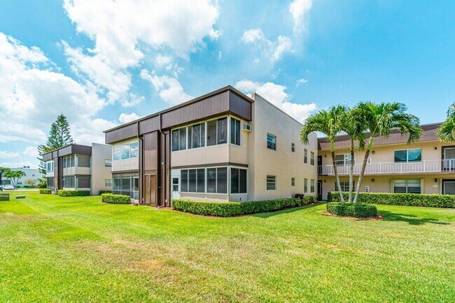 Building Photo - 641 Normandy Ln