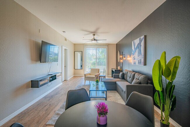 Building Photo - 1275 E University Dr