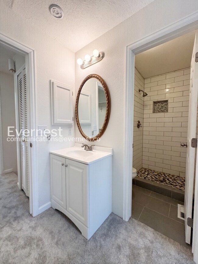 Building Photo - 3 Bed/2.5 Bath Townhome with Fenced Yard / Available Now!