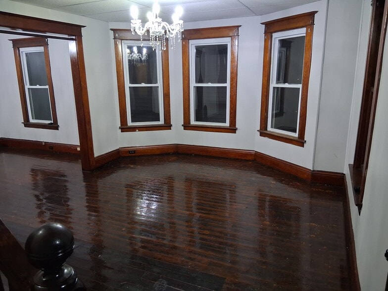 Living room - 307 Church St