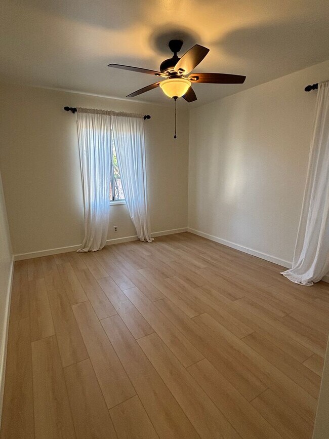 Building Photo - Charming 3-Bedroom Home with Large Yard on a Quiet Lakewood Street