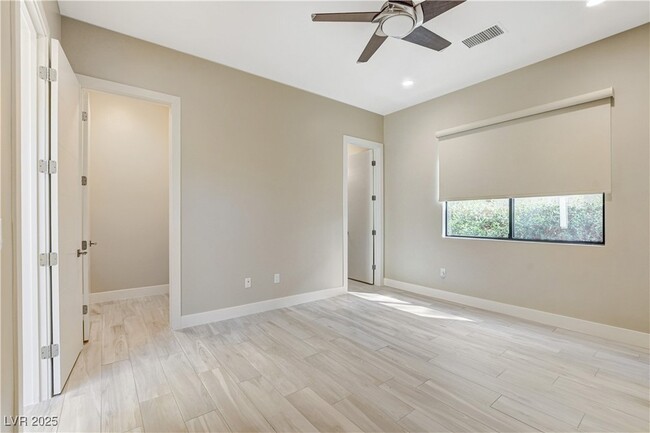 Building Photo - 64 Grey Feather Dr