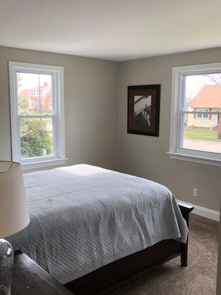 Building Photo - 1561 W 40th St