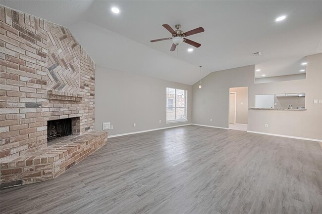 Building Photo - 2339 Loyanne Dr