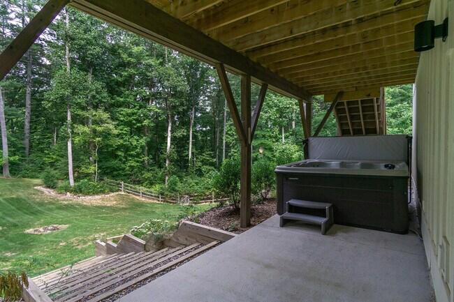 Building Photo - 12 Nanas Branch Dr