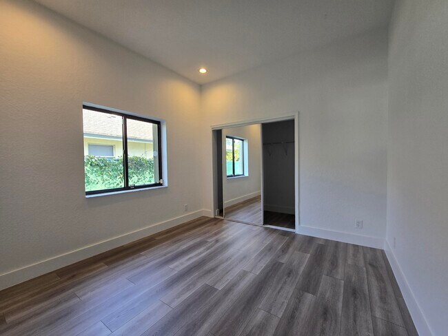 Building Photo - 1106 Staghorn St