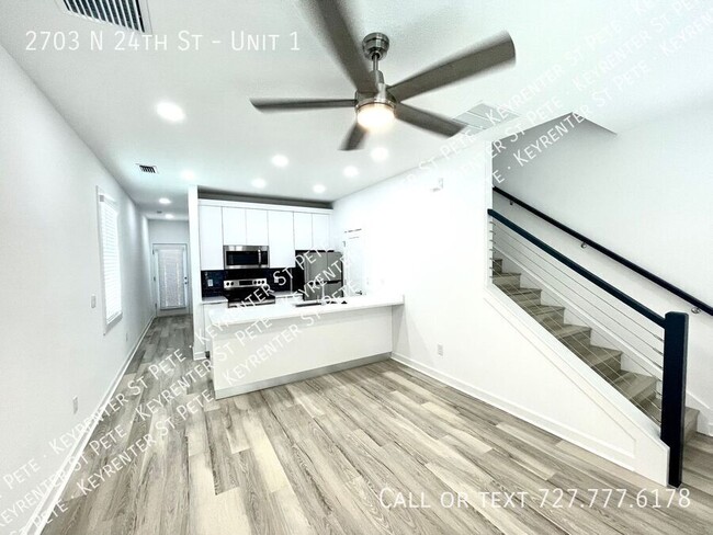 Building Photo - 3B/3BA Modern Townhouse in Ybor Area