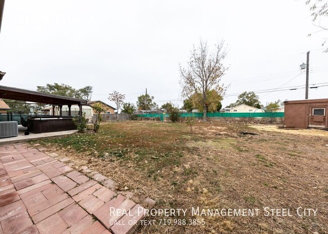 Building Photo - Spacious 5-Bedroom Home with Solar Panels ...