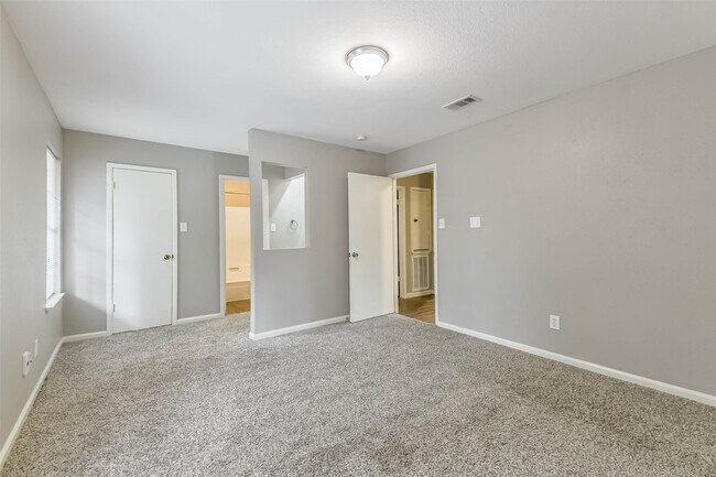 Building Photo - 26 W Broken Oak Ct