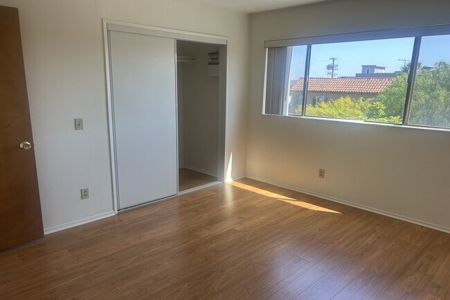 Building Photo - 8515 Saturn St