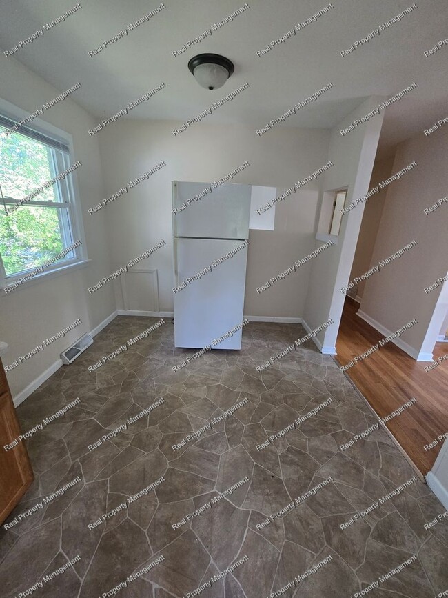Building Photo - Three Bed Hobart Ranch