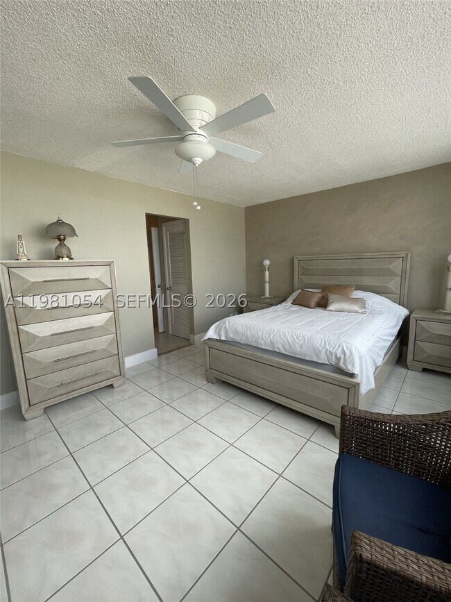 Building Photo - 1410 S Ocean Dr