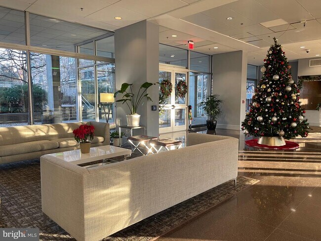 Building Photo - 800 4th St SW