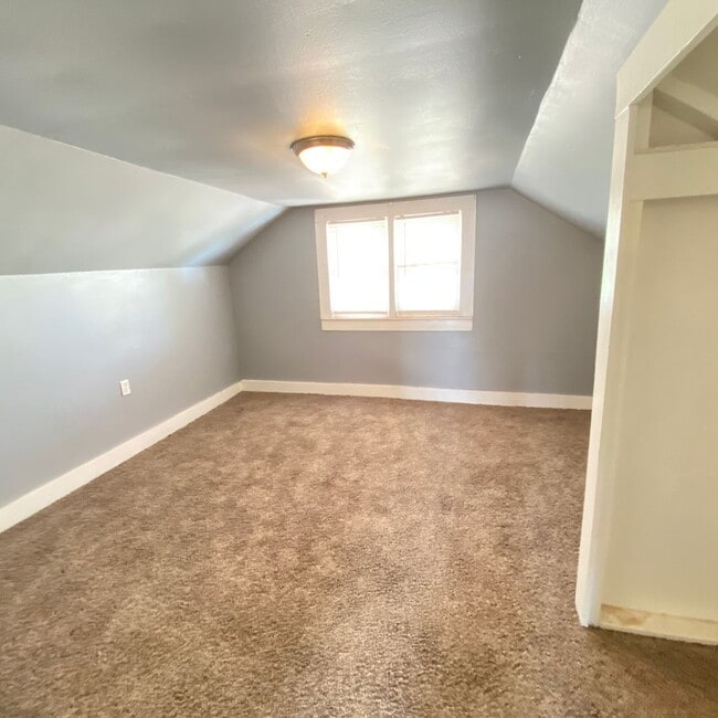 Building Photo - $0 First Month's Rent / $0 Deposit at Move-in