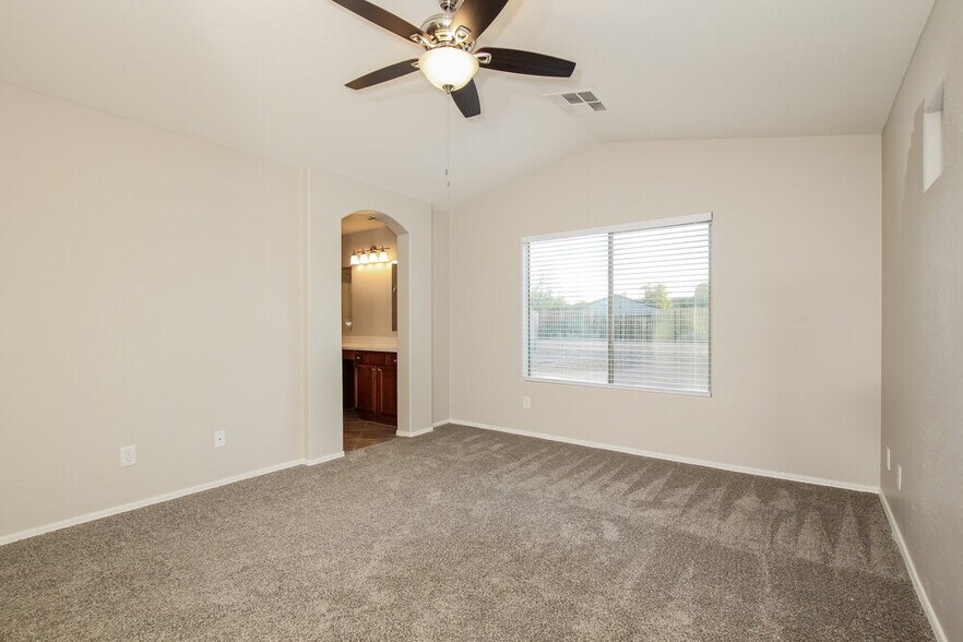 Building Photo - 27618 N 63rd Dr