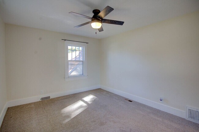 Building Photo - Completely remodeled 3 bed home