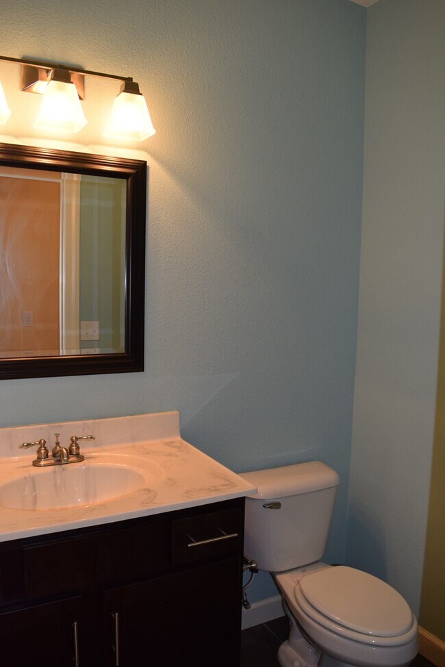 Building Photo - Gorgeous Home Located in Osage Hills Subdivision