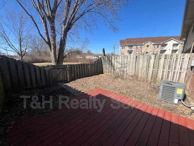 Building Photo - 1090 Greenwood Trail W Dr