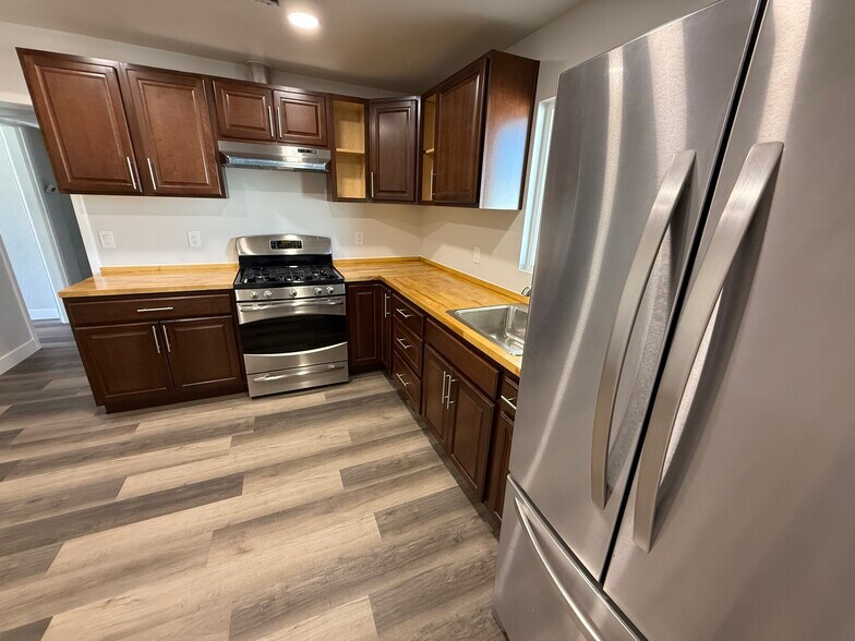 Building Photo - 738 E Roeser Rd