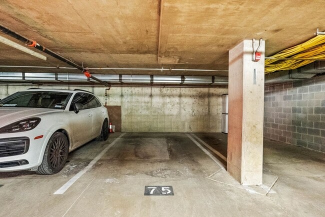 Building Photo - Logan Circle Condo