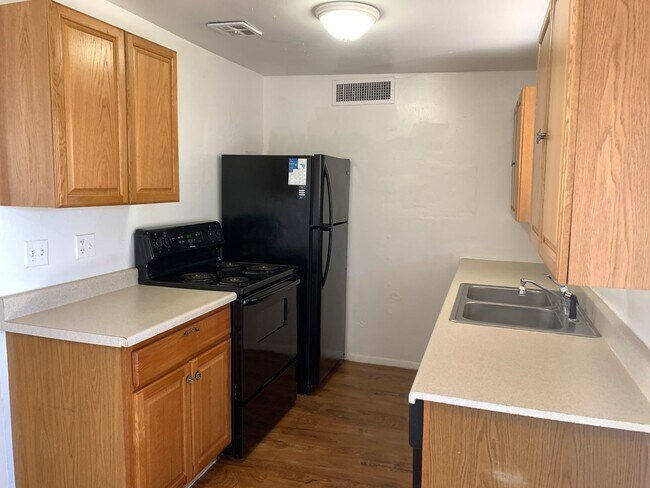 Building Photo - 3996 S Evergreen Ave