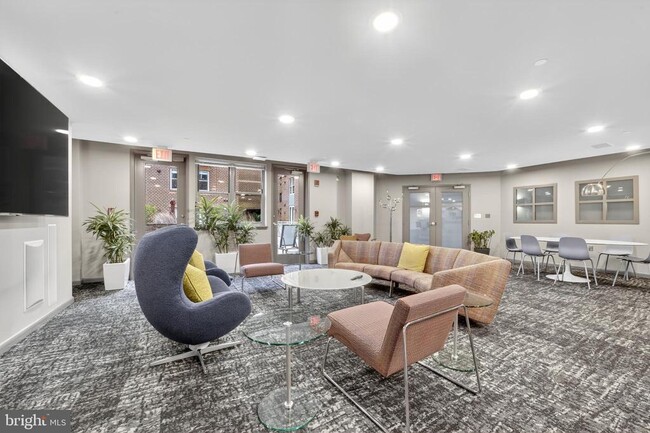 Building Photo - 1300 N St NW