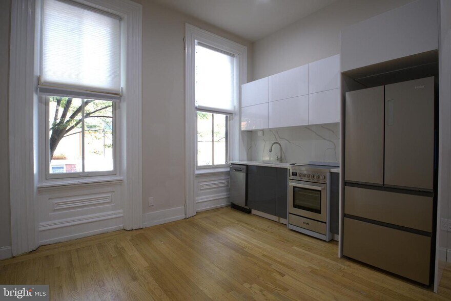 Building Photo - 333 S 21st St