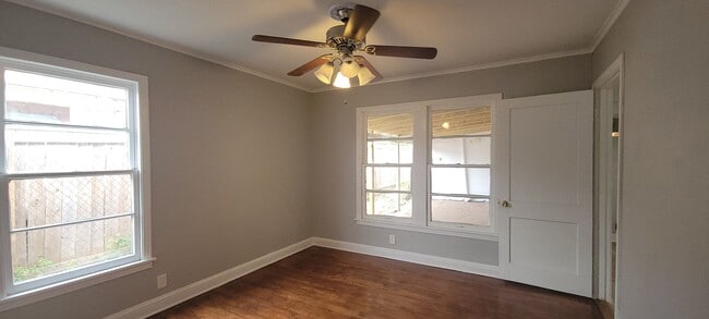 Building Photo - Beautiful 3 bedroom/1.5 bathroom house wit...