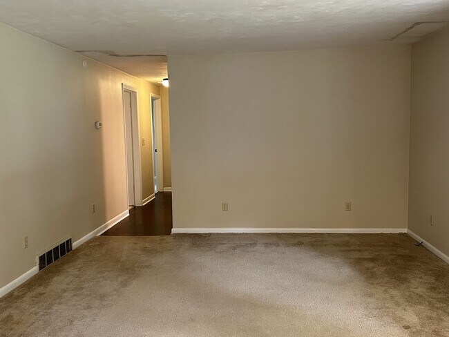 Building Photo - 3738 Green Acre Dr