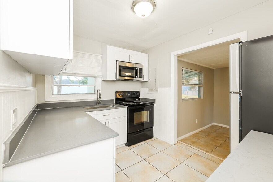 Building Photo - 4408 Vicliff Rd