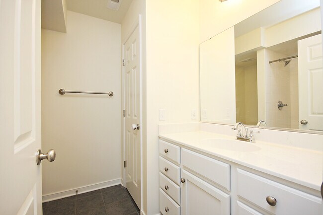 Building Photo - Dog-Friendly Old Trail Townhome