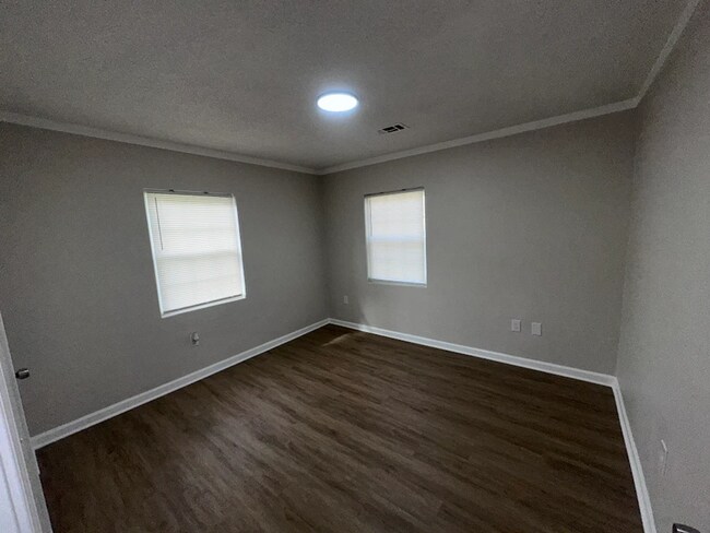 Building Photo - 207 South Ave SE