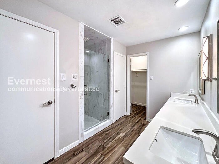 Building Photo - 21418 Park Brook Dr