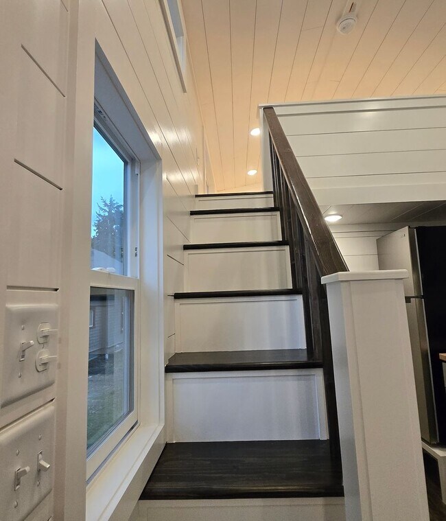 Building Photo - Charming 1920 Updated Vintage Home with ADU in the Heart of Port Hadlock!