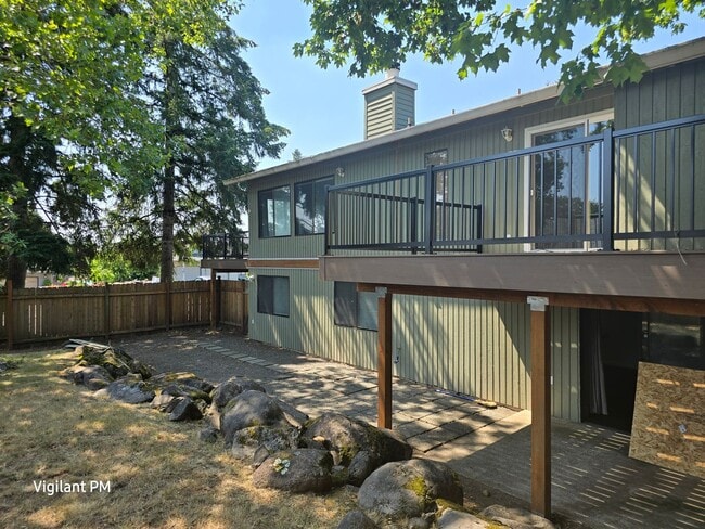 Building Photo - Amazing 3 bedroom home