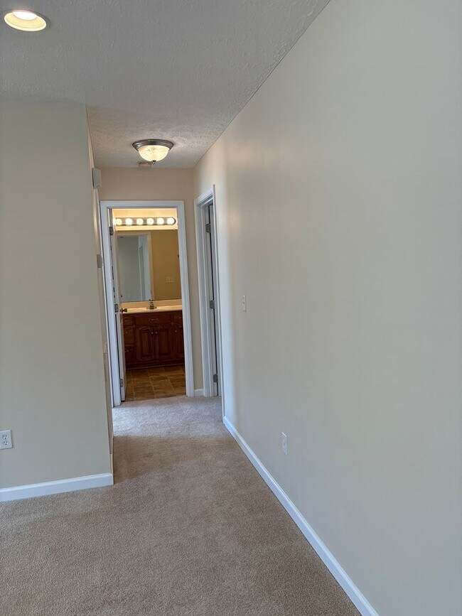 Building Photo - Spacious 3 BedroomHome with Large Yard!!