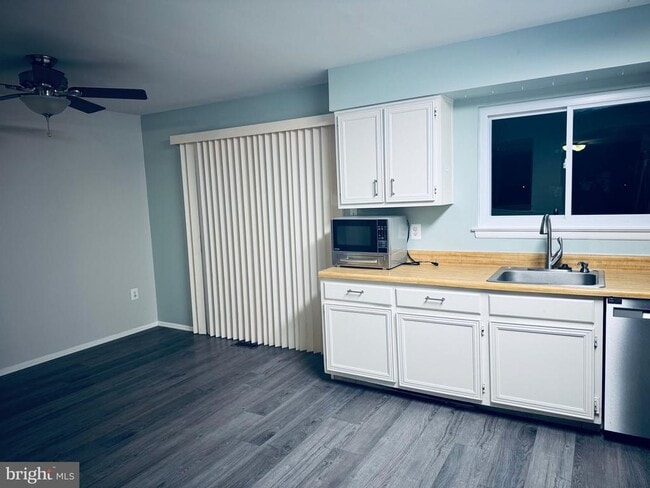 Building Photo - 15839 Millbrook Ln