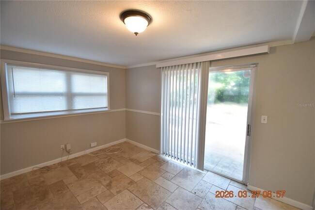 Building Photo - 10110 Alambra Ave