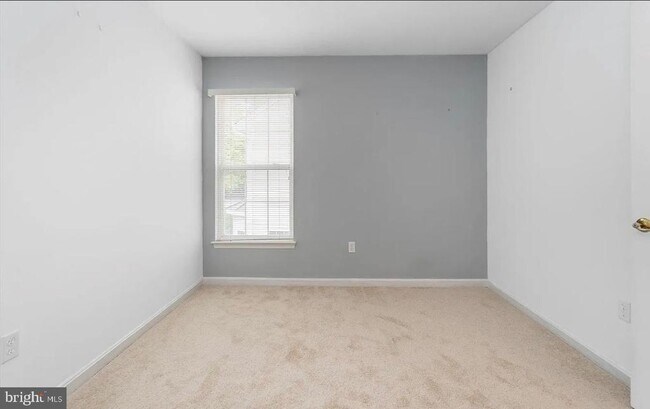 Building Photo - 8019 Moss Bank Dr