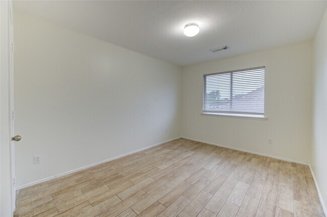 Building Photo - 9926 Myrtle Field Ln