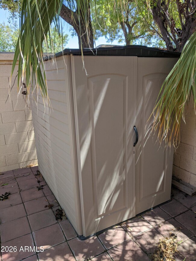 Building Photo - 1321 N Jamaica Way