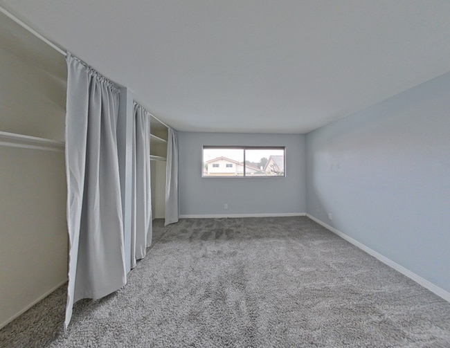 Building Photo - Spacious 1 Bedroom Condo in the Gated Park Bristol Community