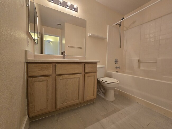 Building Photo - 7980 N Siskiyou Dr