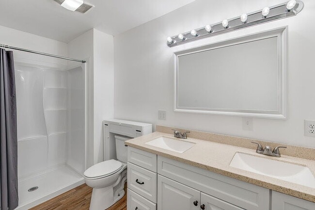 Building Photo - 2030 Ocean Beach Pl