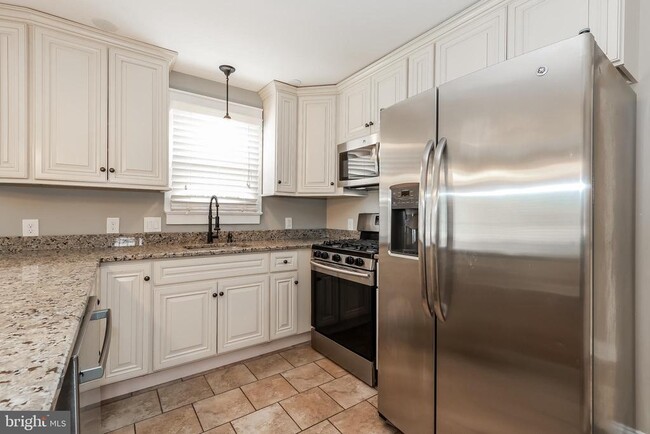 Building Photo - 227 Delview Ln