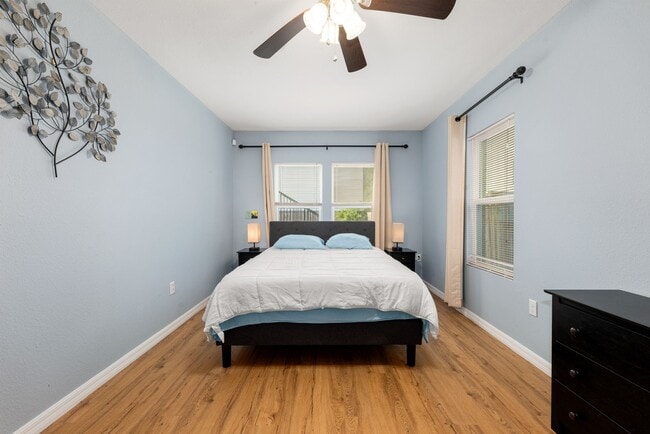 Building Photo - 2116 Live Oak St