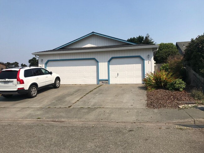 Primary Photo - Mckinleyville 2 Bedroom Duplex