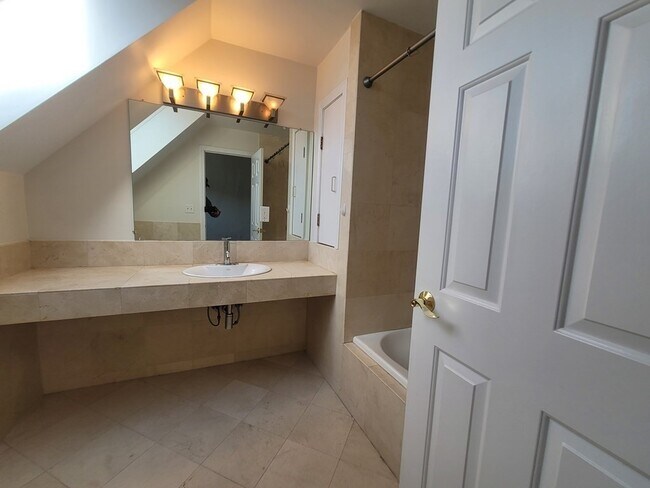 Building Photo - 3 Raymond St