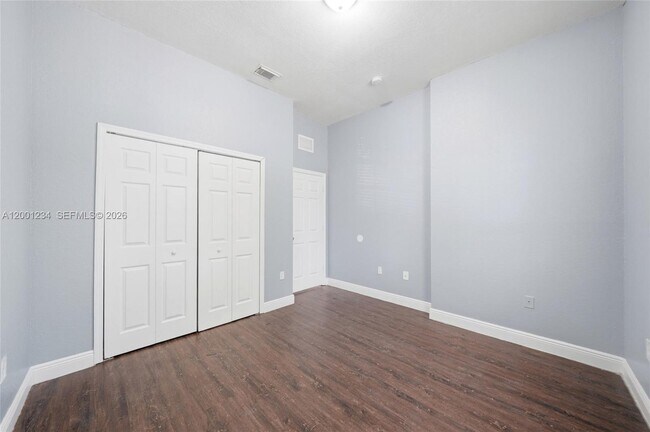 Building Photo - 902 SW 8th Pl