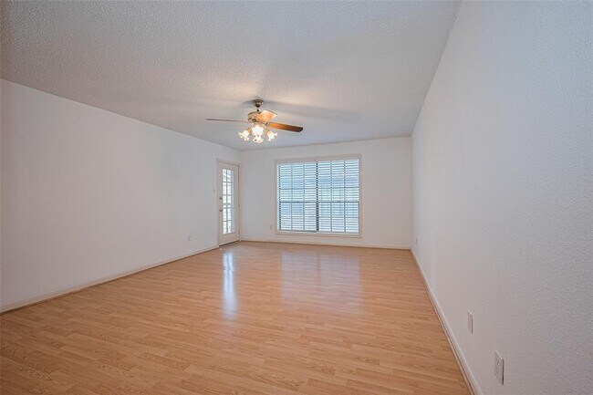 Building Photo - 1311 Antoine Dr